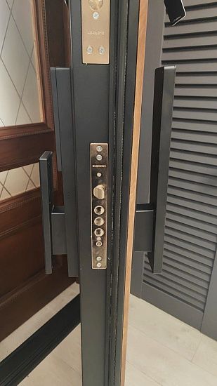 Входная дверь  