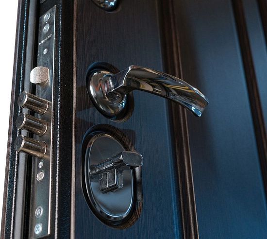 Входная дверь  