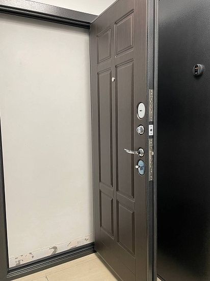 Входная дверь  